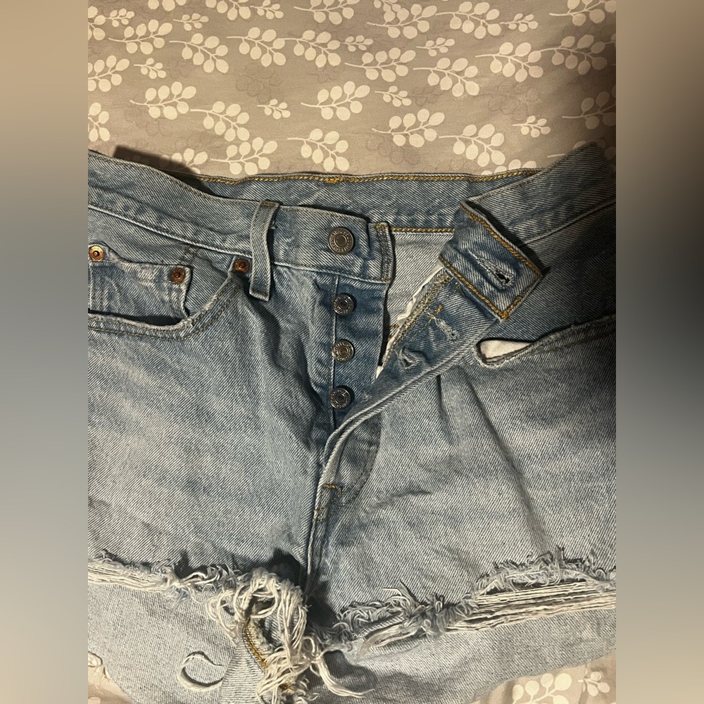 Levi's 501 Original Blue Jean Shorts with Frayed Hem - Picture 3 of 7